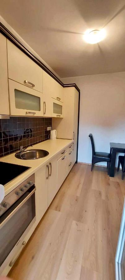 פרישטינה Bright & Lovely Apartment In The City Center מראה חיצוני תמונה