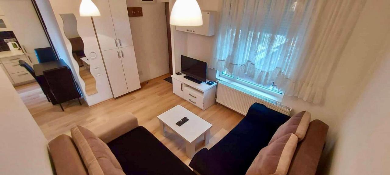 פרישטינה Bright & Lovely Apartment In The City Center מראה חיצוני תמונה
