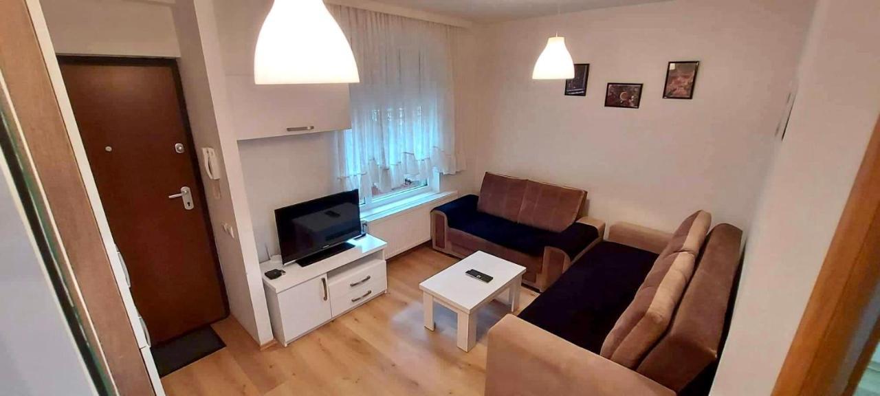 פרישטינה Bright & Lovely Apartment In The City Center מראה חיצוני תמונה