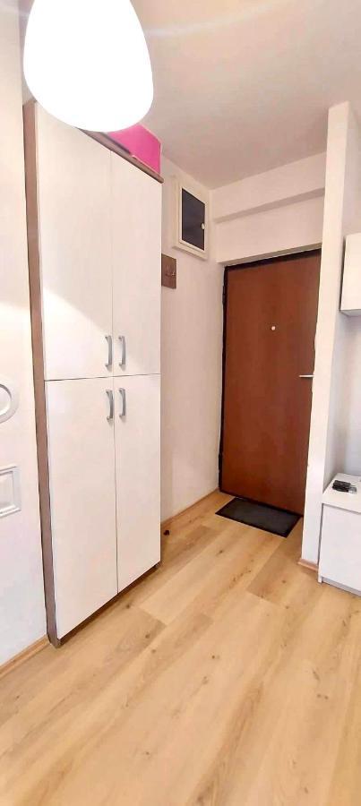 פרישטינה Bright & Lovely Apartment In The City Center מראה חיצוני תמונה