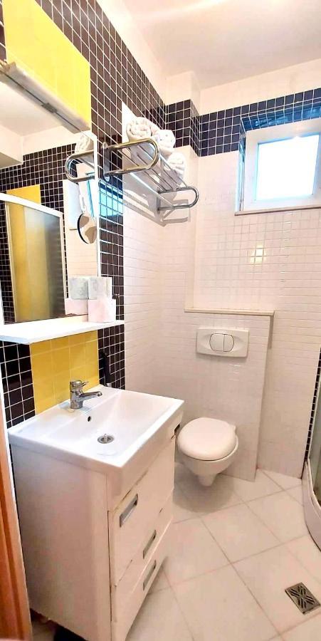 פרישטינה Bright & Lovely Apartment In The City Center מראה חיצוני תמונה
